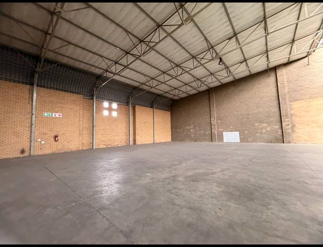 1,412M² WAREHOUSE TO LET IN MEADOWDALE
